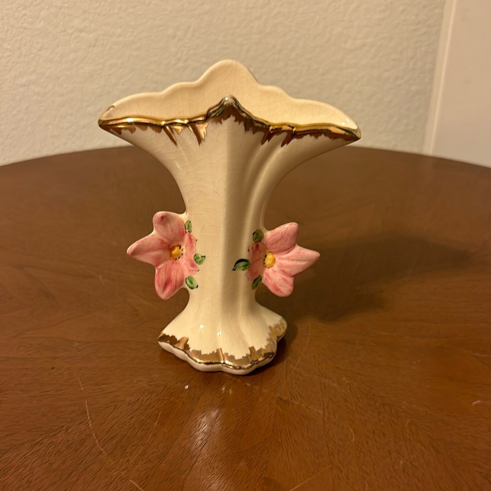 Vintage Hull pottery vase